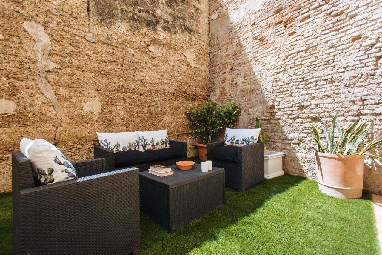 Sol Suite Apartment With Garden セビリア エクステリア 写真